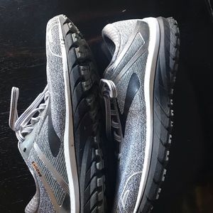 Ladies Brooks Adrenaline GTS 18 (no insert)